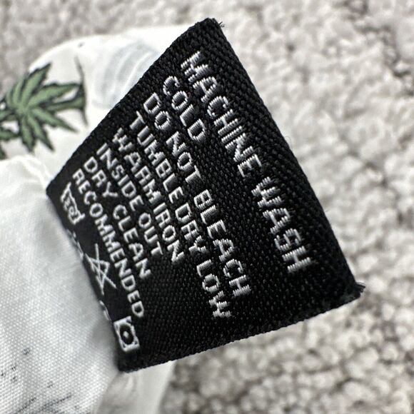 Eighty Eight 88 Men's T-Shirt Button Size XL Short Sleeve Collar Alien Spaceship - Picture 8 of 12